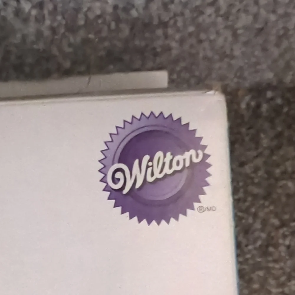 Wilton Cake Leveler with White and Blue Handles